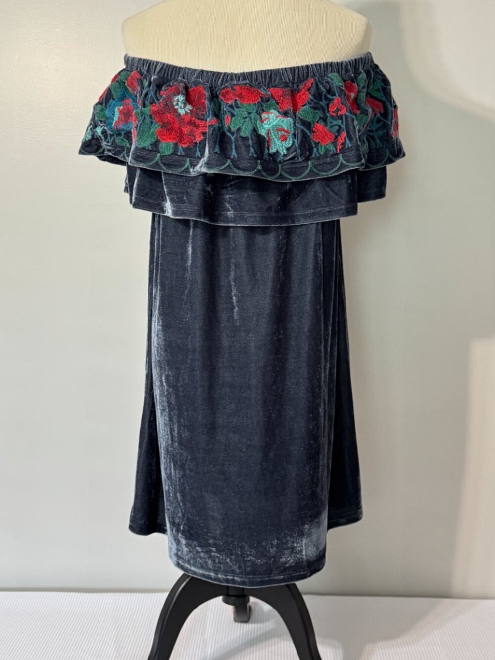 UMGEE Blue Velvet Embroidered Off Shoulder Dress - Picture 3 of 9